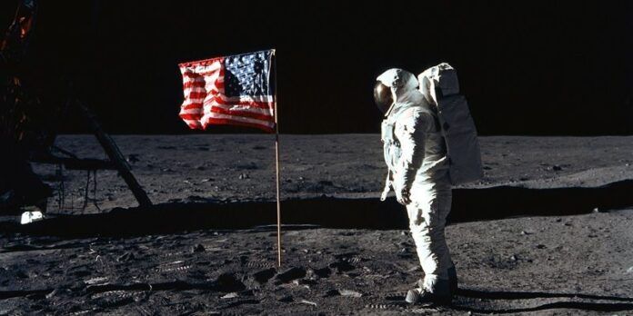 Neil Armstrong, primer humano en pisar la Luna Neil Armstrong, primer humano en pisar la Luna