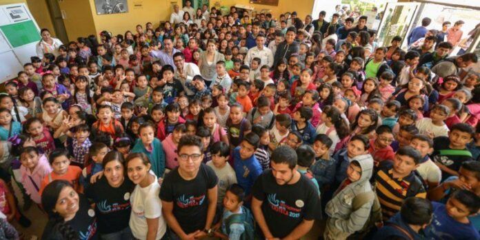 Participan 700 niños