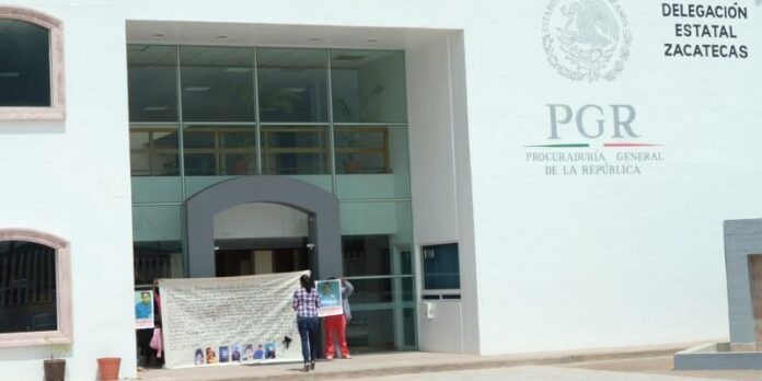Familiares de las víctimas protestaron en la PGR Familiares de las víctimas protestaron en la PGR