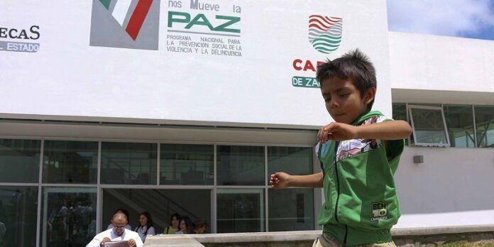 Asisten menores de 6 a 15 años Asisten menores de 6 a 15 años