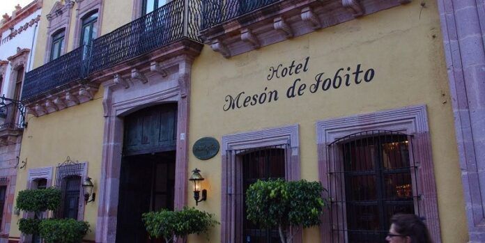 Fachada del hotel Mesón de Jobito Fachada del hotel Mesón de Jobito