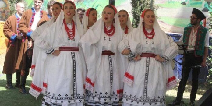 Bailarines de Polonia llevaron alegría Bailarines de Polonia llevaron alegría