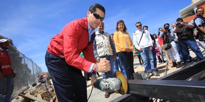 Carlos Peña da arranque a la obra Carlos Peña da arranque a la obra