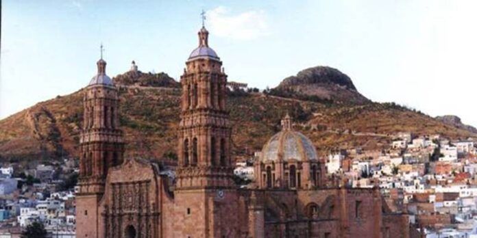 Cielos de poco nubosos a despejados Cielos de poco nubosos a despejados