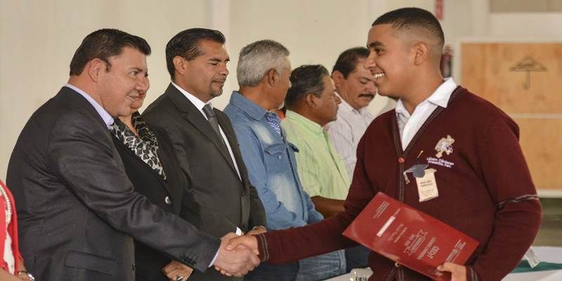 graduacion cecytez 3