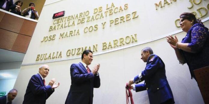 Fuerza Aérea con letras doradas Fuerza Aérea con letras doradas