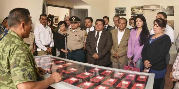 Exposición de Constituciones Exposición de Constituciones