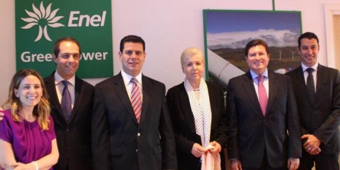 Miguel Alonso con empresarios y funcionarios Miguel Alonso con empresarios y funcionarios