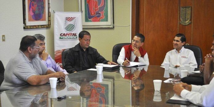 Reunión de taxistas y autoridades capitalinas Reunión de taxistas y autoridades capitalinas