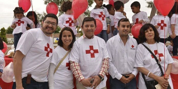 El alcalde asistió a la kermés El alcalde asistió a la kermés