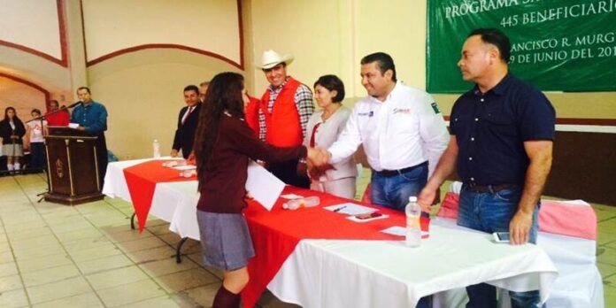 Becan a alumnos de bajos recursos Becan a alumnos de bajos recursos