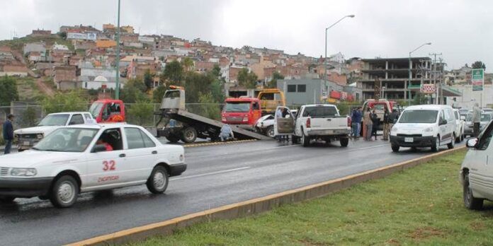 6 vehículos chocaron