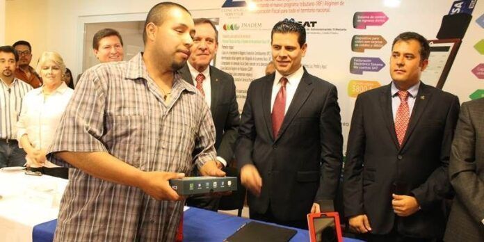 Entregan tabletas Entregan tabletas