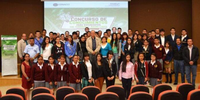 Jóvenes participantes en el concurso. Jóvenes participantes en el concurso.