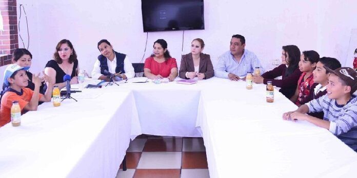 Autoridades y niños trabajadores Autoridades y niños trabajadores