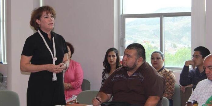 La directora Herminia López encabezó la reunión La directora Herminia López encabezó la reunión