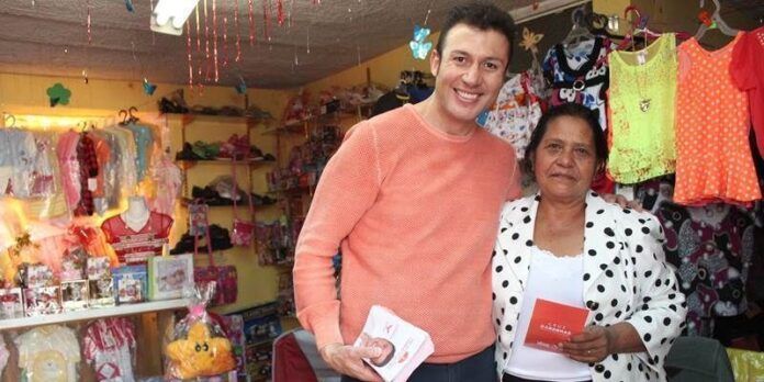 Cruz Cárdenas visitó a comerciantes y colonos Cruz Cárdenas visitó a comerciantes y colonos