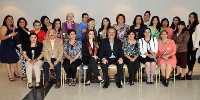 Festejan a madres trabajadoras del PRI Festejan a madres trabajadoras del PRI
