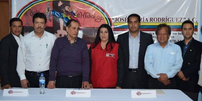Araceli Guerrero se reunió con profesores Araceli Guerrero se reunió con profesores