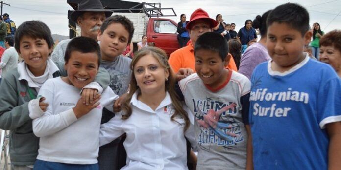 Claudia Anaya en campaña Claudia Anaya en campaña