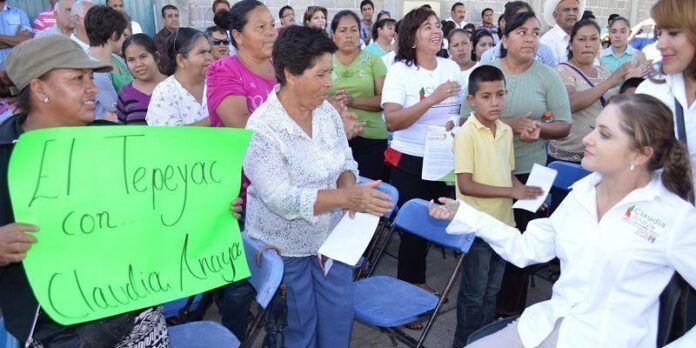 Claudia Anaya recibe muestras de apoyo Claudia Anaya recibe muestras de apoyo