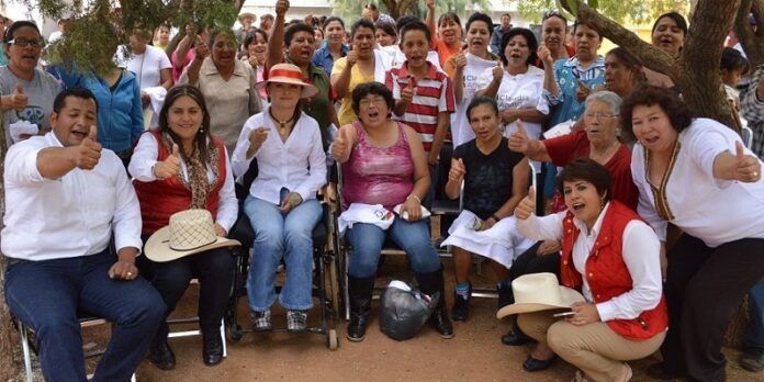 Claudia Anaya en campaña Claudia Anaya en campaña
