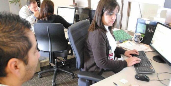 Personal de la SFP apoya a los servidores públicos Personal de la SFP apoya a los servidores públicos