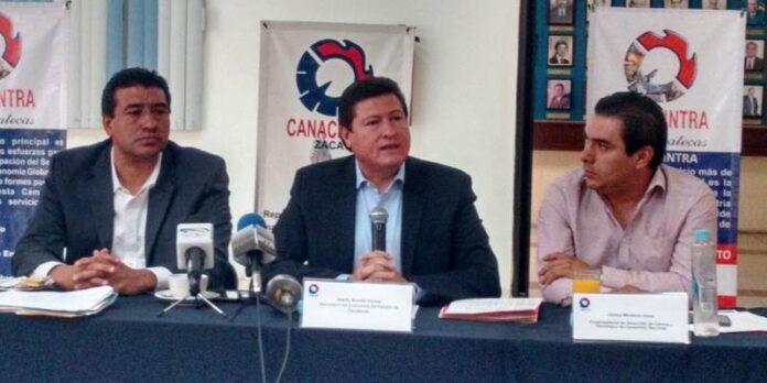 Adolfo Bonilla e integrantes de Canacintra Adolfo Bonilla e integrantes de Canacintra