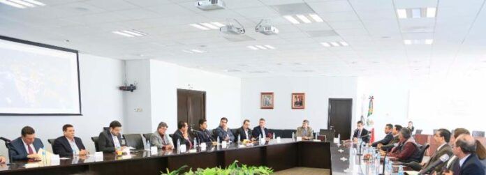 Reunión de funcionarios estatales y federales