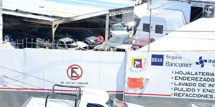 El fuego dañó vehículos y láminas El fuego dañó vehículos y láminas