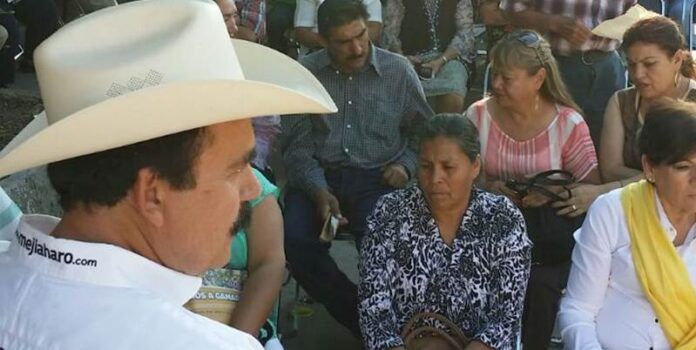 Antonio Mejía Haro en mitin