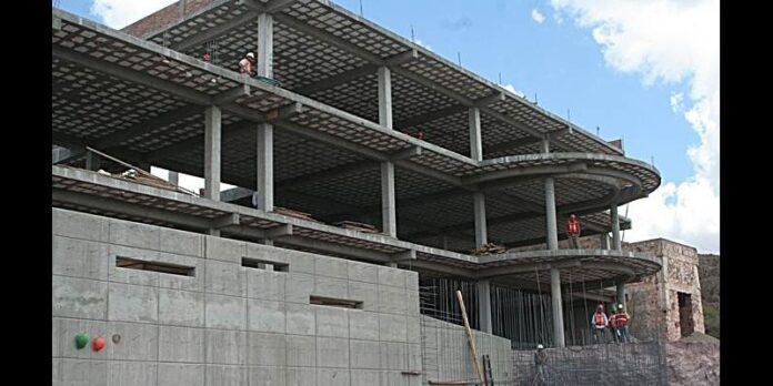 Edificio sin concluir Edificio sin concluir