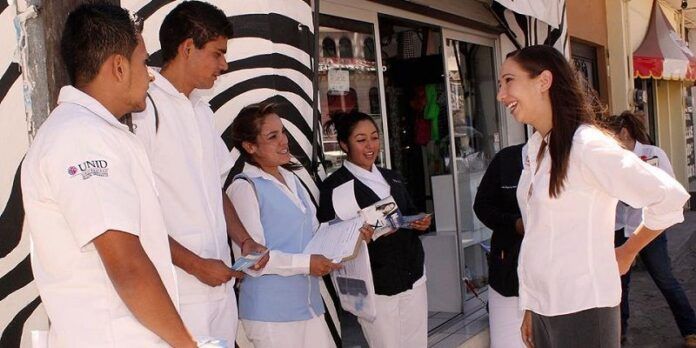 Noemí Luna en campaña Noemí Luna en campaña