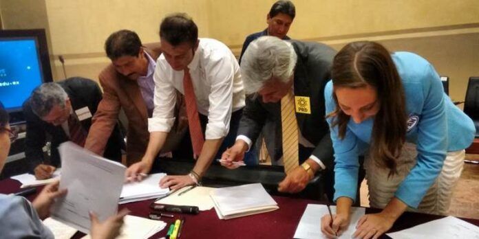 Candidatos firman compromisos con la UAZ Candidatos firman compromisos con la UAZ