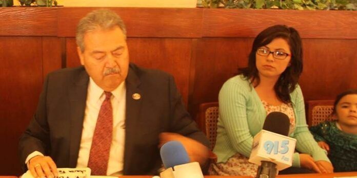 El abogado y la demandante El abogado y la demandante