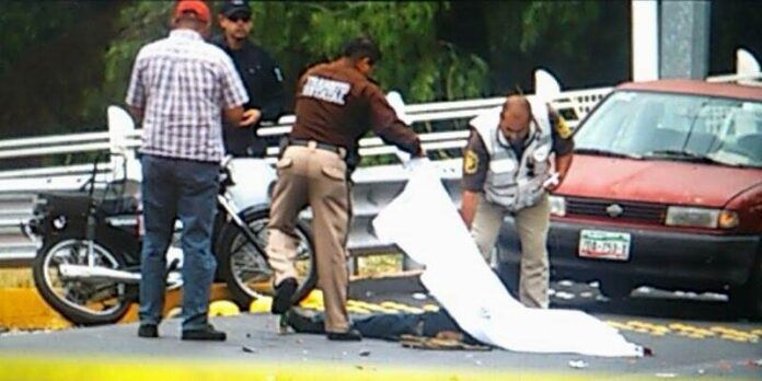 Cubren el cuerpo del motociclista Cubren el cuerpo del motociclista
