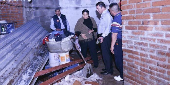 El alcalde acudió a domicilios afectados