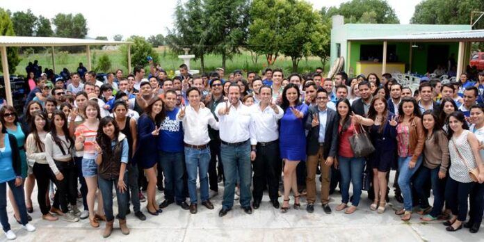 Pepe Pasteles encabeza reunión de Acción Juveniñ Pepe Pasteles encabeza reunión de Acción Juveniñ