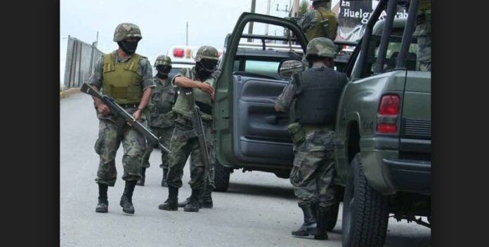 Militares y policías patrullan Militares y policías patrullan