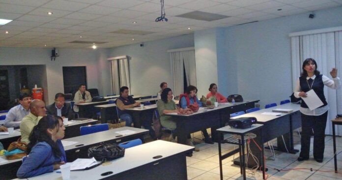 Jueza imparte el curso Jueza imparte el curso