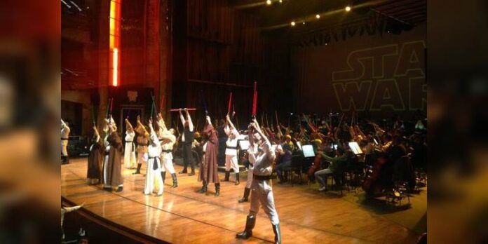 Actores y bailarines caracterizados Actores y bailarines caracterizados