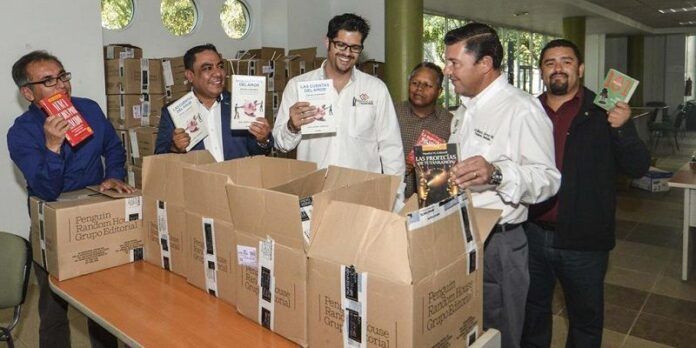 Gilberto Dévora encabezó la entrega Gilberto Dévora encabezó la entrega