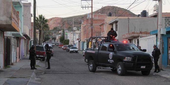 Acuden policías al lugar
