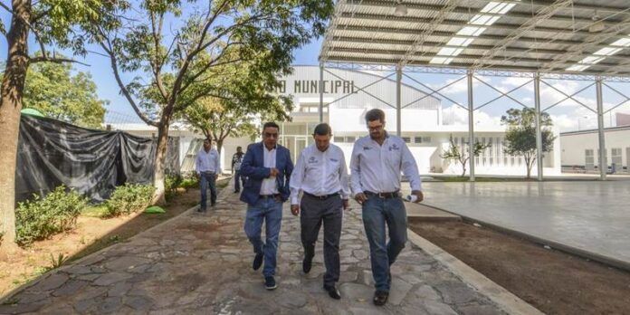 Dévora recorre gimnasio Dévora recorre gimnasio