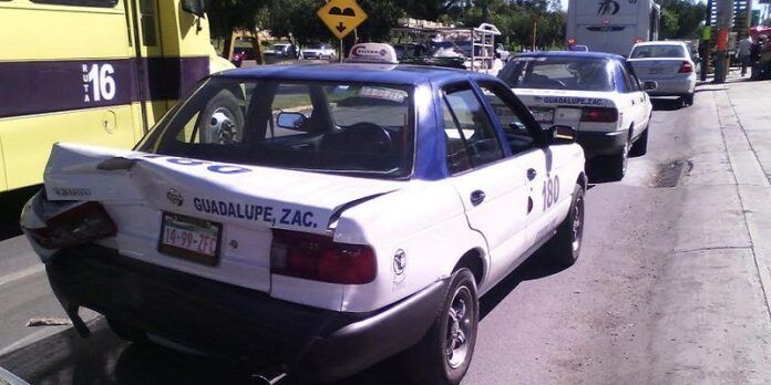 Auto dañado Auto dañado