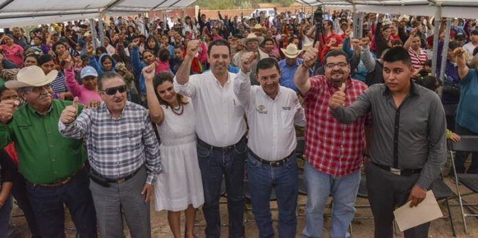 Senador con autoridades y fresnillenses