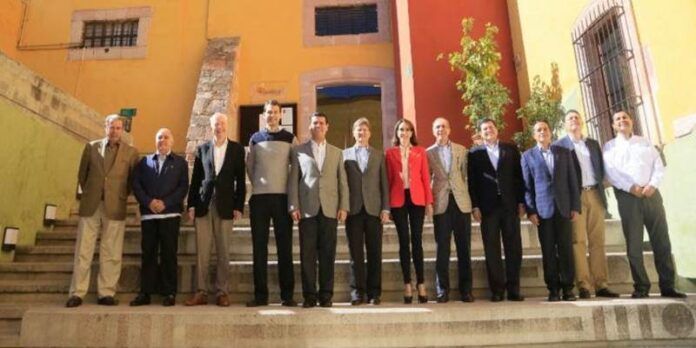 Reunión de Grupo Modelo con el gobernador. Reunión de Grupo Modelo con el gobernador.
