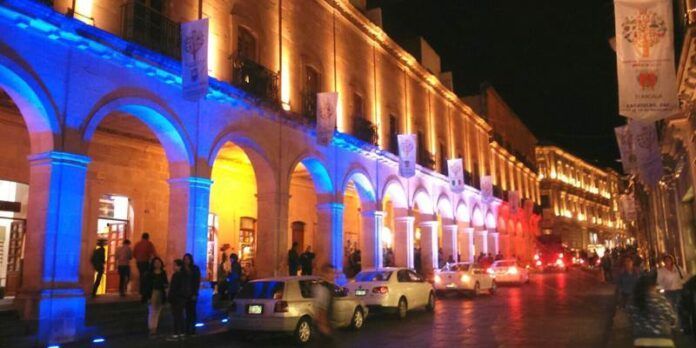 Portal de Rosales con los colores de la bandera Portal de Rosales con los colores de la bandera