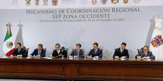 Gobernadores y secretario de Educación signan documento Gobernadores y secretario de Educación signan documento
