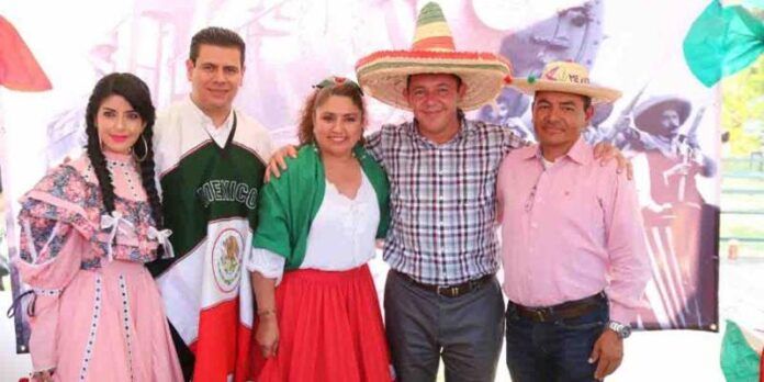 El gobernador se tomó fotografías con los fresnillenses. El gobernador se tomó fotografías con los fresnillenses.
